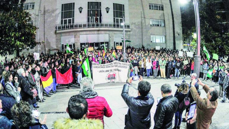 La manifestación antifascista reúne a unas 250 personas La manifestación antifascista reúne a unas 250 personas