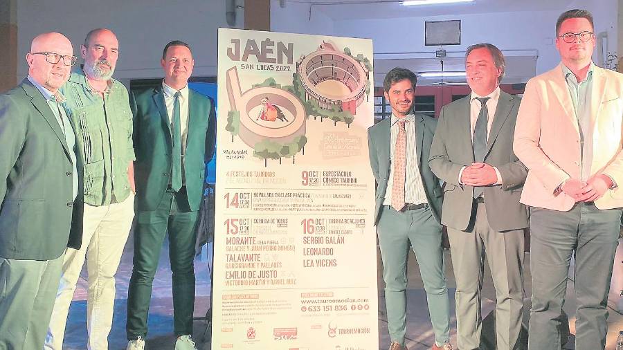 <i>Francisco Javier Sánchez, Juan Carlos Toro, Alberto García, Nacho de la Viuda, José Manuel Higueras y Francisco Javier Lozano en la presentación de los festejos. / Iván Fuentes / Diario JAÉN.</i>