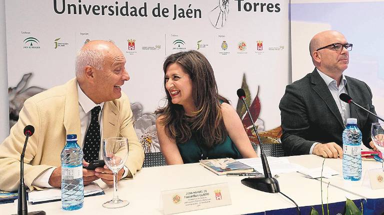 MEMORIA HISTÓRICA. <i> Juan Manuel de Faramiñán, Yolanda Caballero y Joaquín González antes de su ponencia.</i>