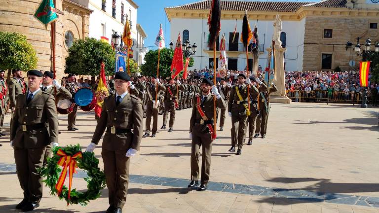 Solemne y emocionante jura de bandera para personal civil en Porcuna