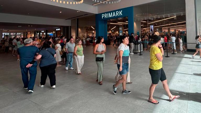El furor por Primark no cesa: Multitudinarias colas en el centro comercial Jaén Plaza