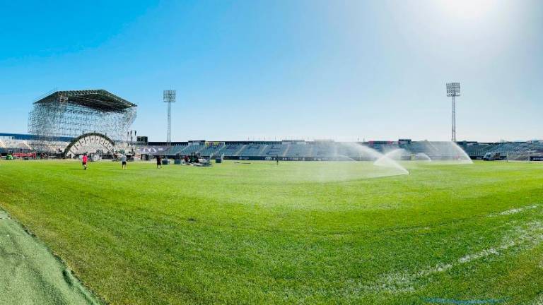 El Real Jaén trabaja a contrarreloj para que el césped esté en las mejores condiciones