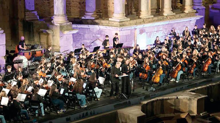 <i>Fotografía de los alumnos del Conservatorio Privado y Escuela de Música Cemmec durante su participación en el VII Encuentro Nacional de Música.</i>