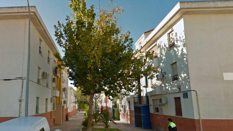 Muere la niña de 10 años ingresada en la UCI tras un incendio en Linares con quince afectados