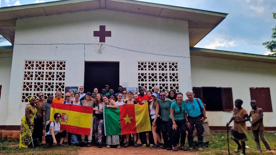 <i>Sanitarios de la expedición en Camerún. / Junta. </i>