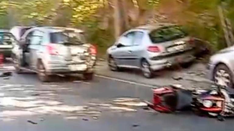 Muere un motorista en Jaén tras una caída de unos cuatro metros de altura