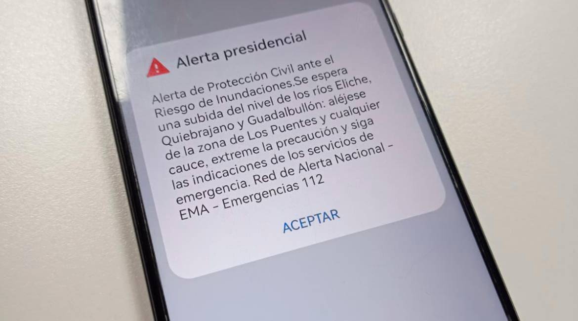 Un teléfono móvil, con el mensaje de Es-Alert. / Diario JAÉN