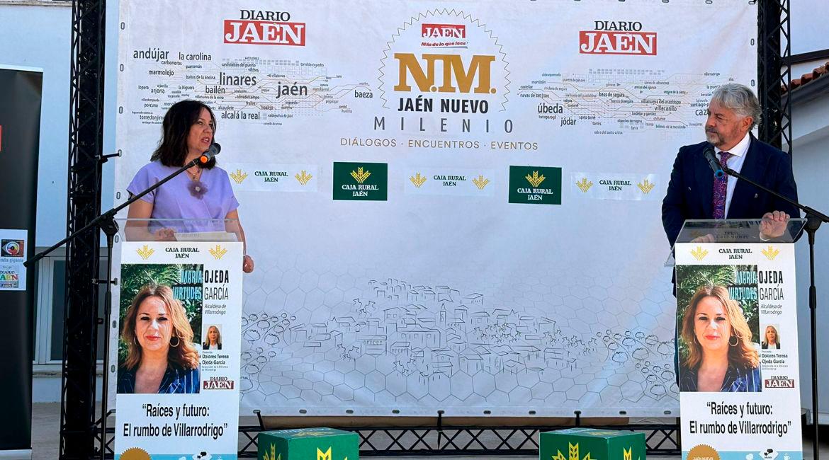 María Virtudes Ojeda y Juan Espejo durante la celebración de una nueva entrega de Diálogos “Jaén Nuevo Milenio”. / José García / Diario JAÉN.