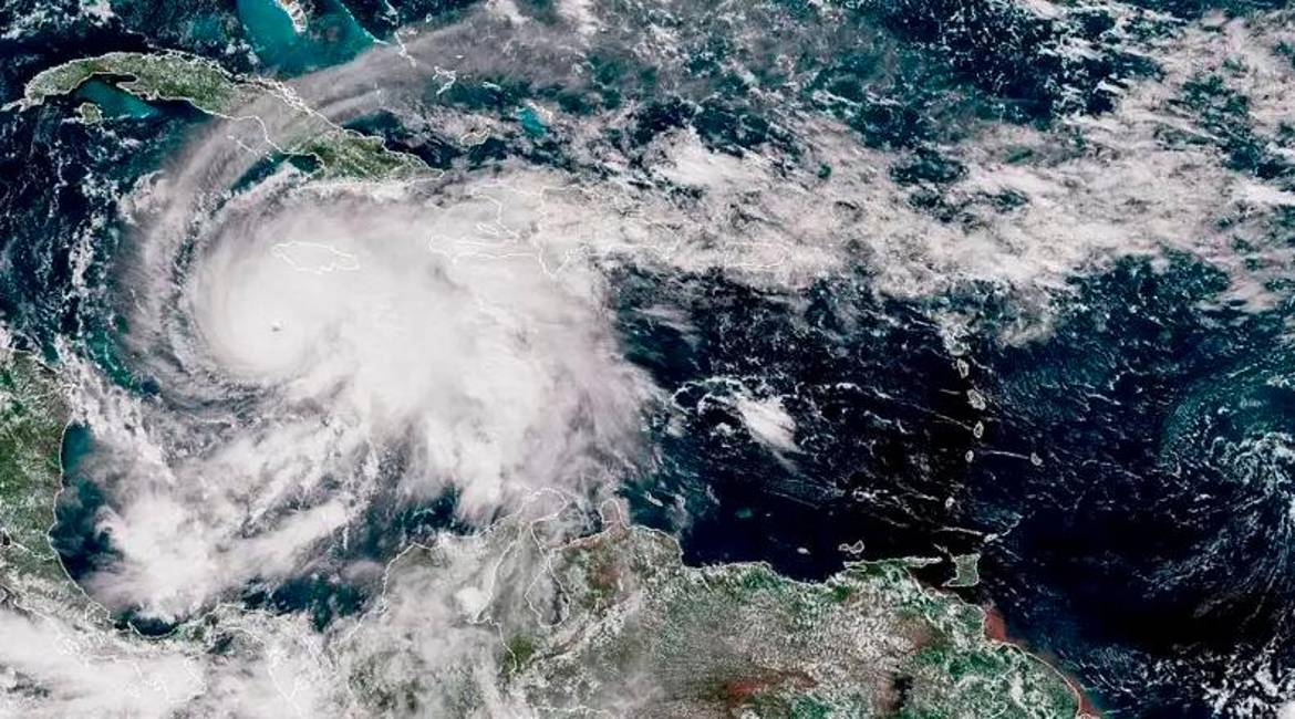 El lunes por la mañana, Melissa había alcanzado la categoría 5, la máxima para estos fenómenos. / BBC News Mundo