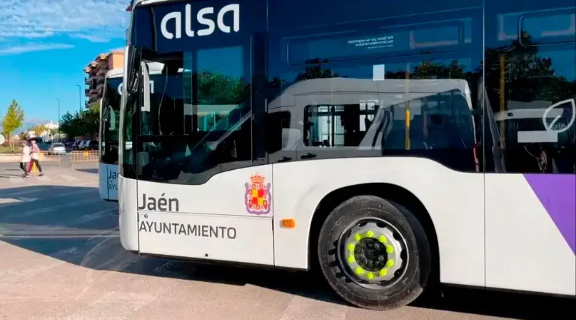 Autobús urbano en Jaén capital. / Ayuntamiento de Jaén.
