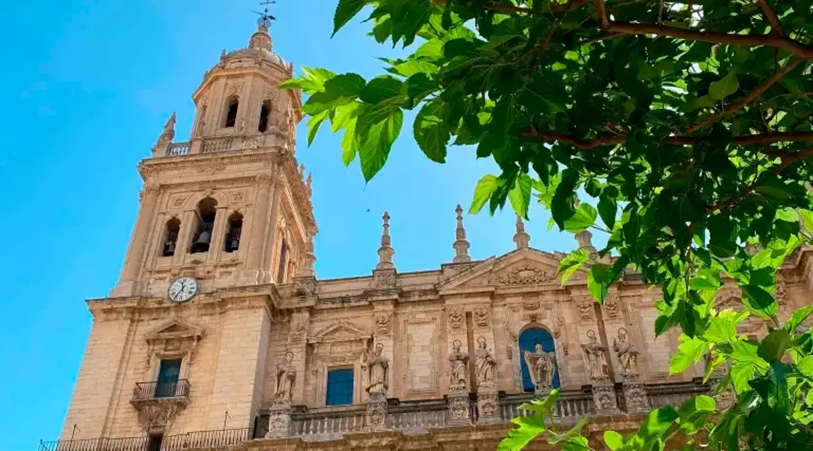 Imagen de archivo de la Catedral de Jaén en un día soleado.