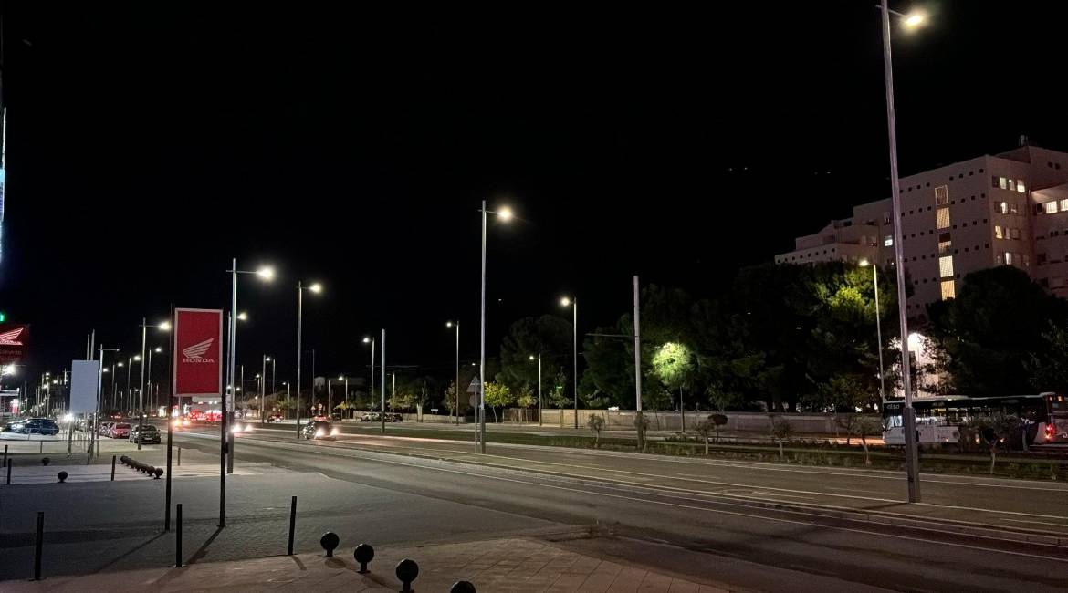 Situación en la Carretera de Madrid, en Jaén, sin presencia de lluvia y con el suelo seco.