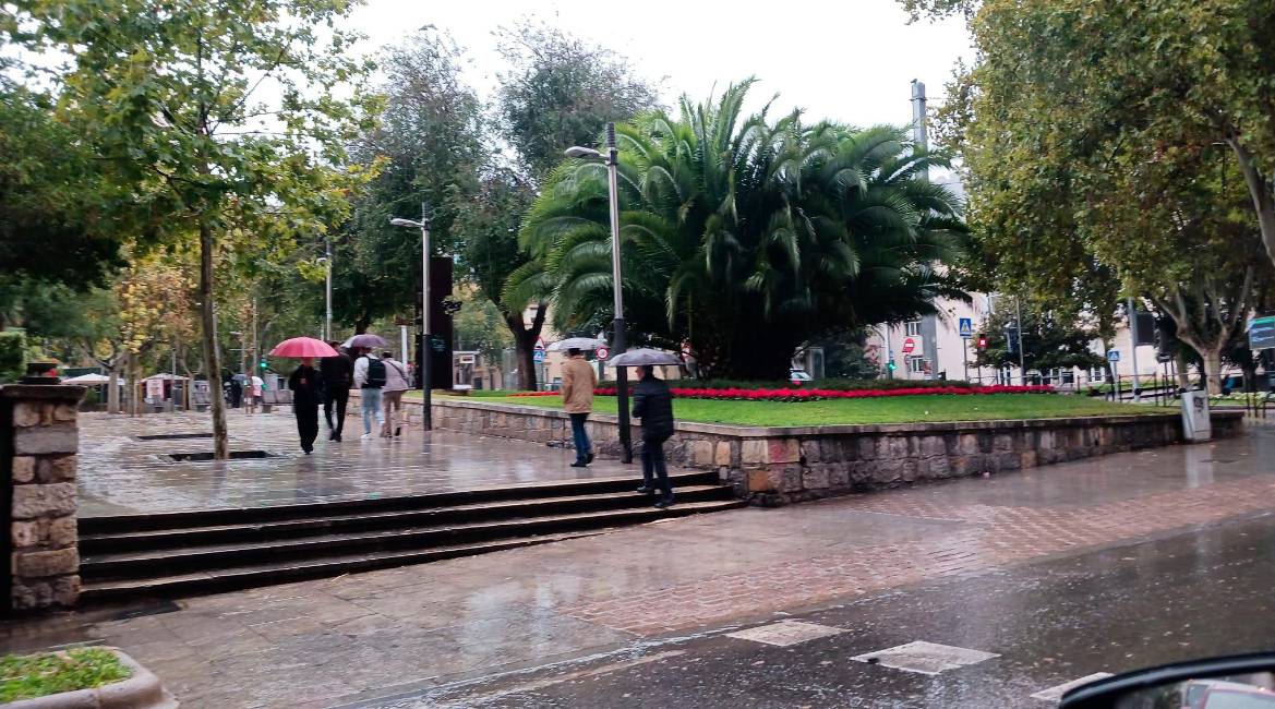 Viandantes por Paseo de la Estación. / Diario JAÉN.