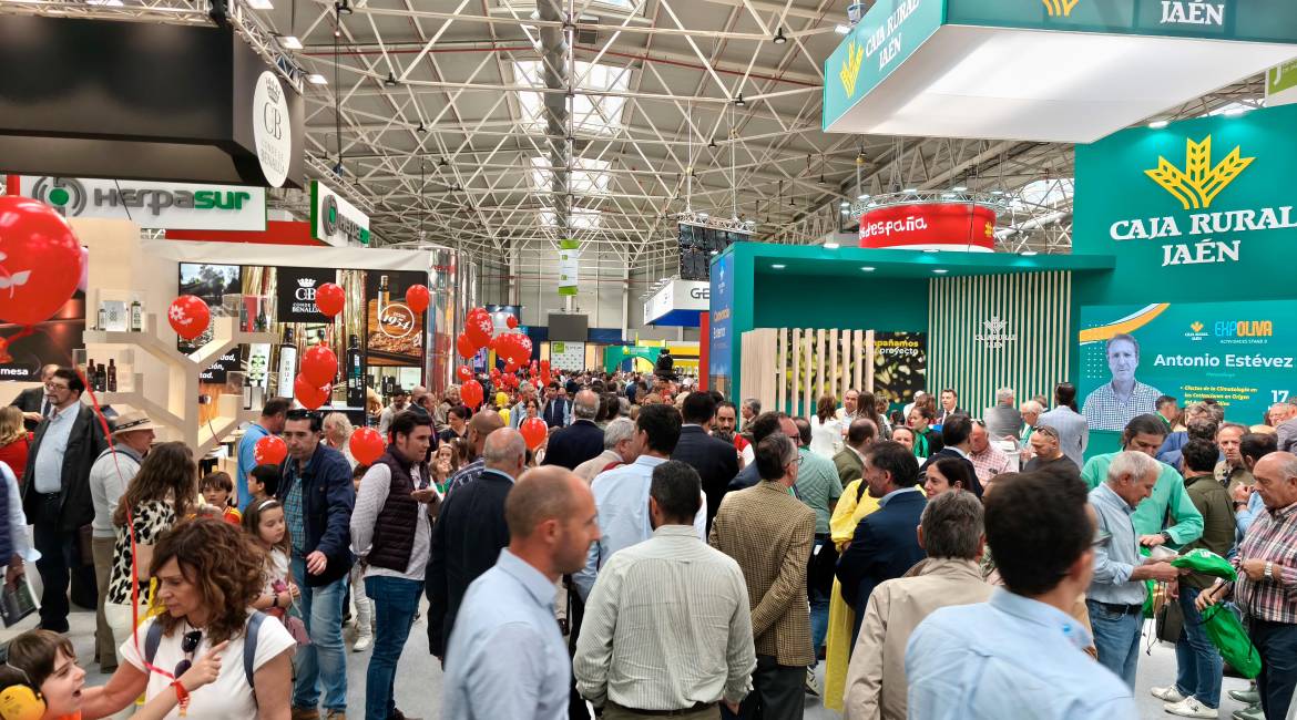 Foto de ambiente en el segundo día de Expoliva 2025 en Ifeja. 