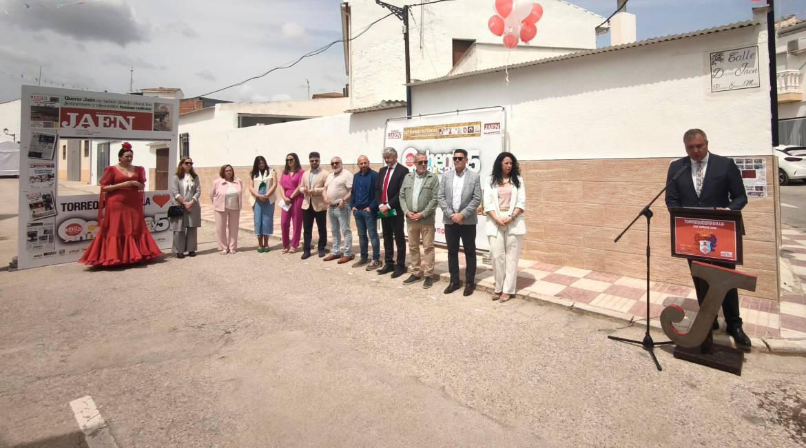 El presidente de DIARIO JAÉN S. A., Eleuterio Muñoz, interviene junto a las autoridades presentes en el acto tras el descubrimiento de la placa. / Agustín Muñoz / Diario JAÉN.