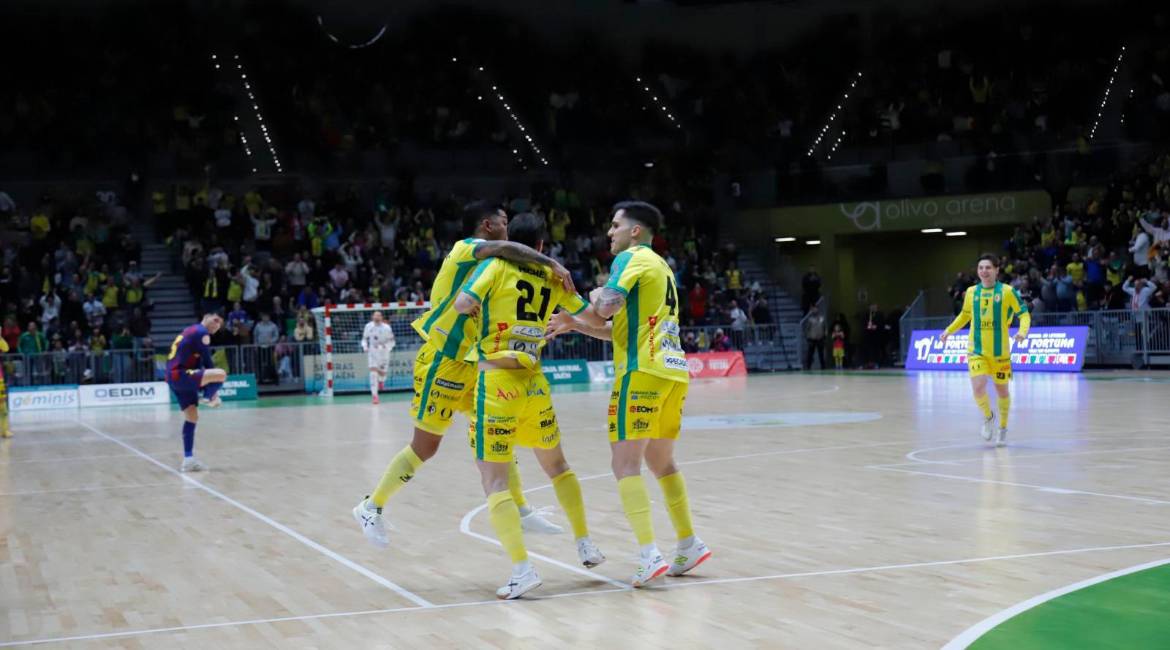 Bynho, Michel y Mati Rosa celebran el primer gol del partido. / Jaén FS. 