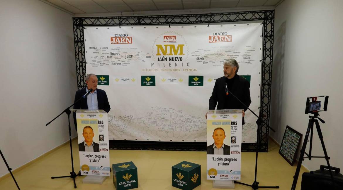 Gonzalo Manuel Rus, alcalde de Lupión, y Juan Espejo, director de Diario JAÉN. / Jason Moyano / Diario JAÉN.