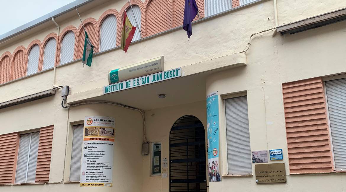 Fachada del Instituto San Juan Bosco, donde cursaban este año las dos adolescentes fallecidas.