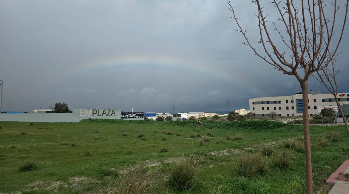 Arco iris fuera tras un día de lluvia, en febrero. / Diario JAÉN.