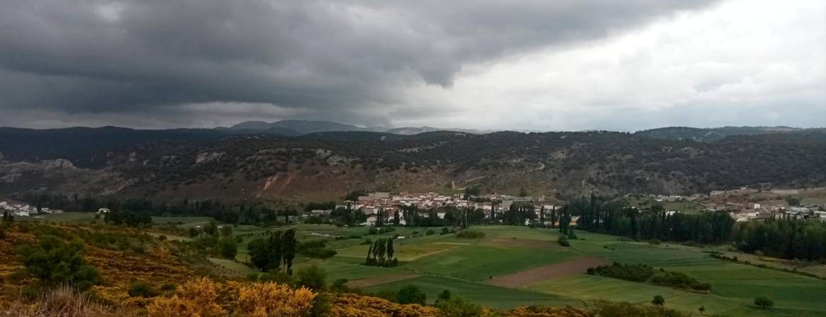 Cielo encapotado sobre La Matea, aldea de Santiago de La Espada. / Diario JAÉN.