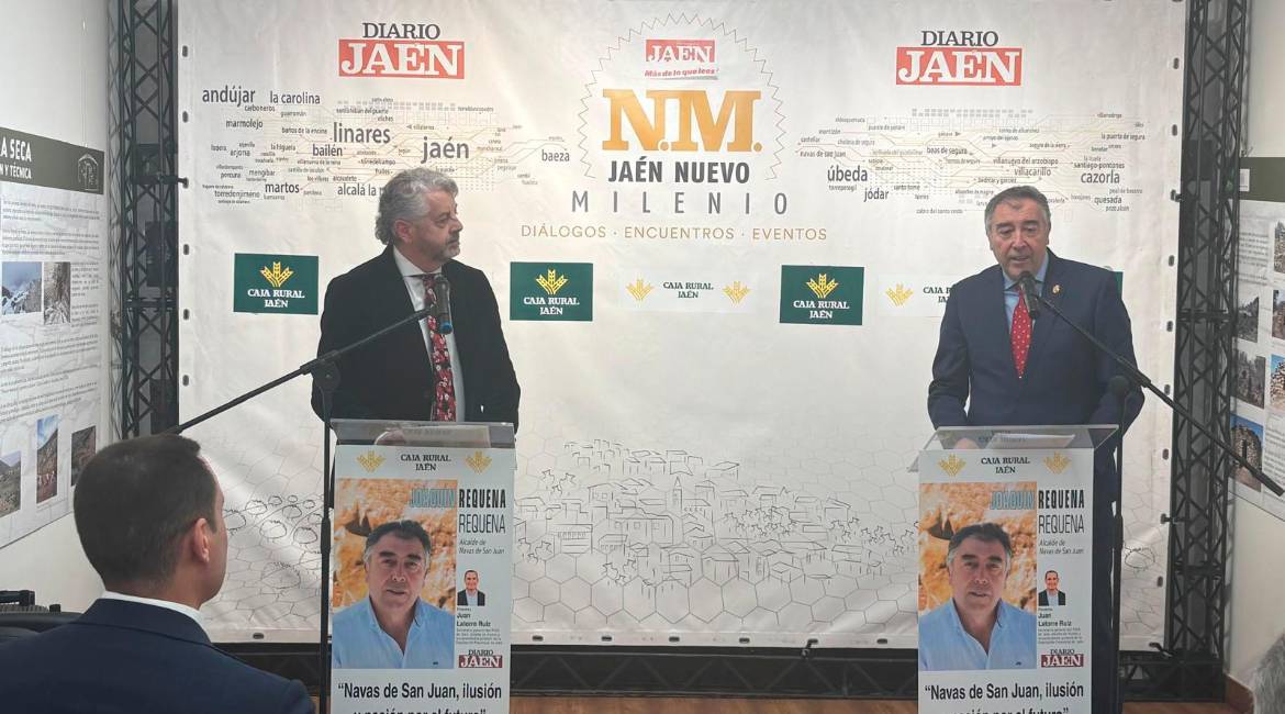 Juan Espejo y Joaquín Requena durante la ronda de preguntas de una nueva edición de los Diálogos Jaén Nuevo Milenio. / Juanfran Paredes / Diario JAÉN.