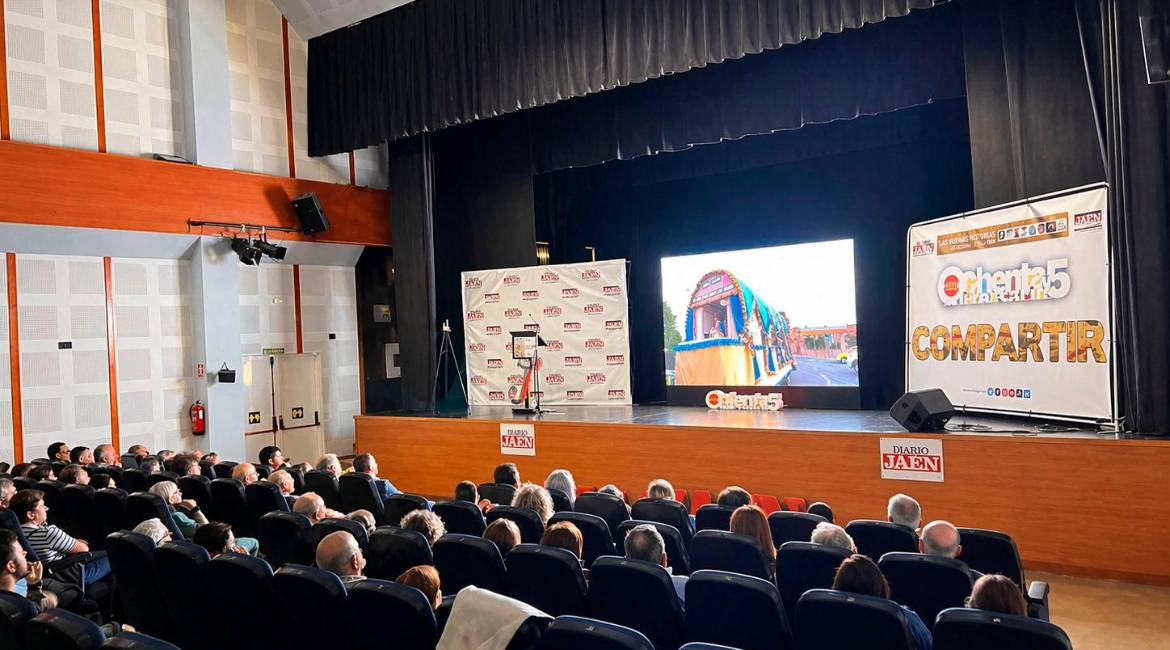 Proyección de “Alharilla en su Gloria” en el Teatro Municipal El Trovador. / Jason Moyano / Diario JAÉN.