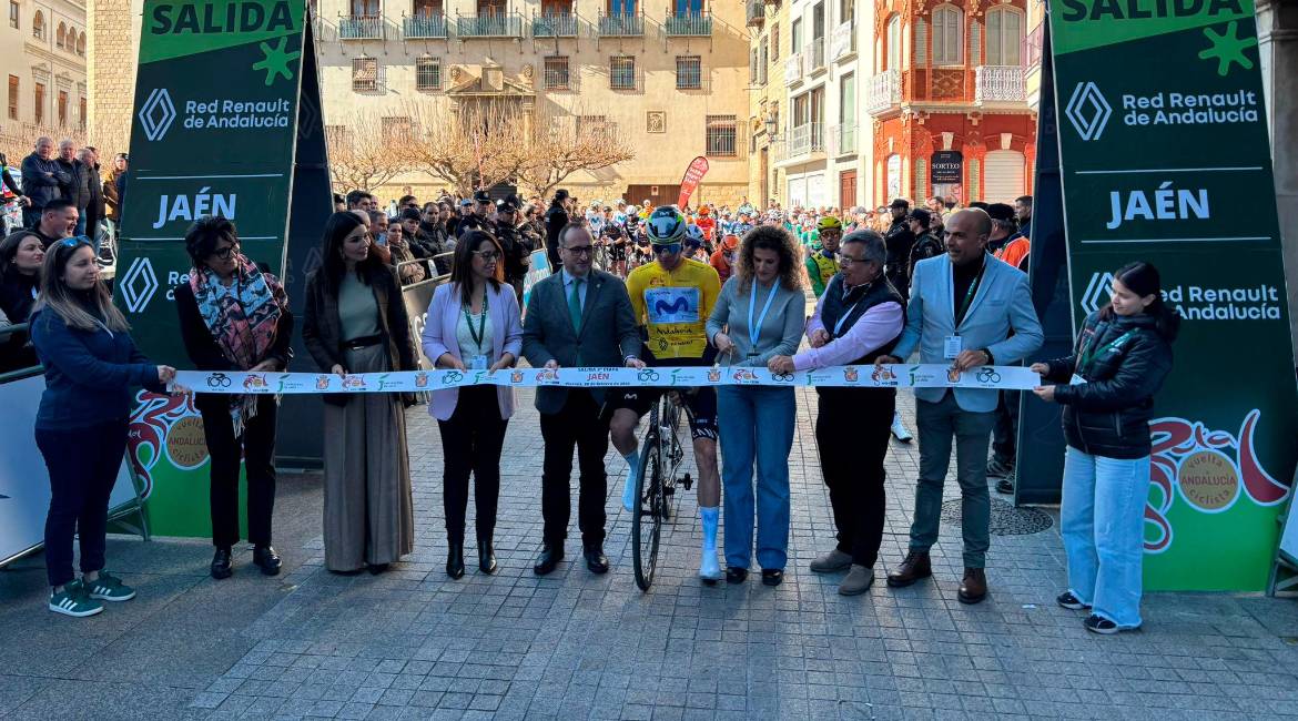 Acto de inauguración de la tercera etapa de la Vuelta a Andalucía. / Álex Gómez.