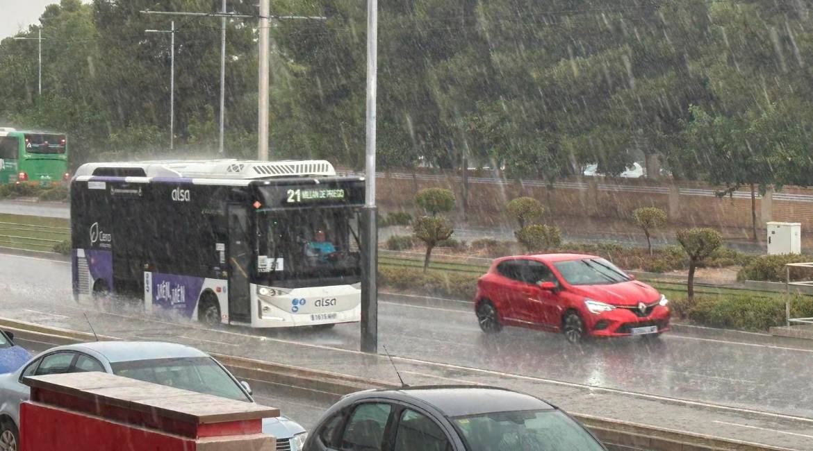 Las lluvias llegan a la provincia durante el tercer día de la primera ola de calor del verano.
