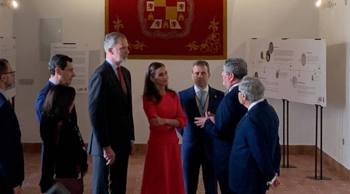 Juanma Moreno, Felipe VI, Letizia y Julio Millán visitan el Salón Mudéjar. / Pablo Espinosa y Fran Miranda / Diario JAÉN.