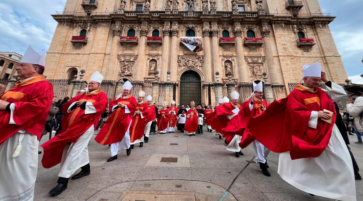Celebración en torno a a beatificación de 124 mártires de la Iglesia, en la Catedral de Jaén. / Álvaro Guzguti / Diario JAÉN.