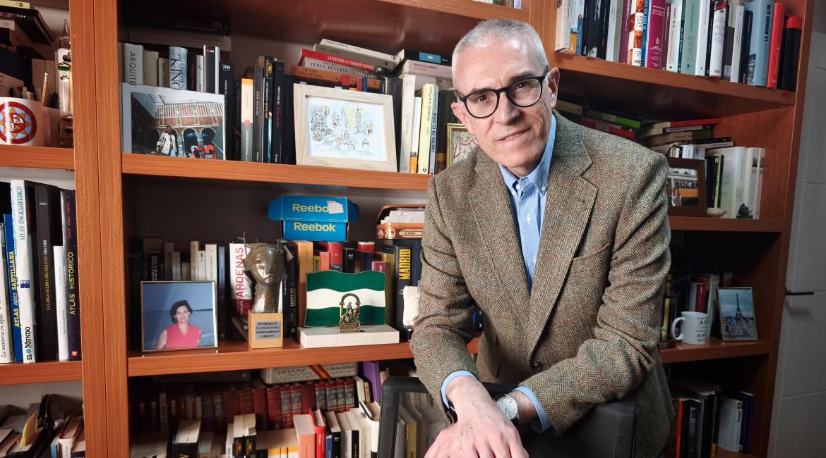 El profesor y escritor Emilio Lara. / Fotografías: Agustín Muñoz / Diario JAÉN.