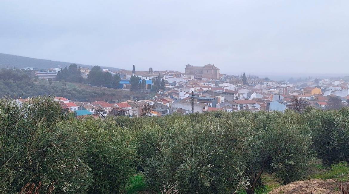 Imagen de archivo de cielos totalmente cubiertos sobre el municipio de Villanueva del Arzobispo. / Diario JAÉN.