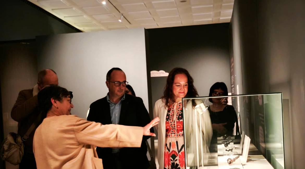 Visita a la exposición de “Animales de Ultratumba. Diálogos entre la mitología íbera y el imaginario mediterráneo clásico”. / Junta de Andalucía.