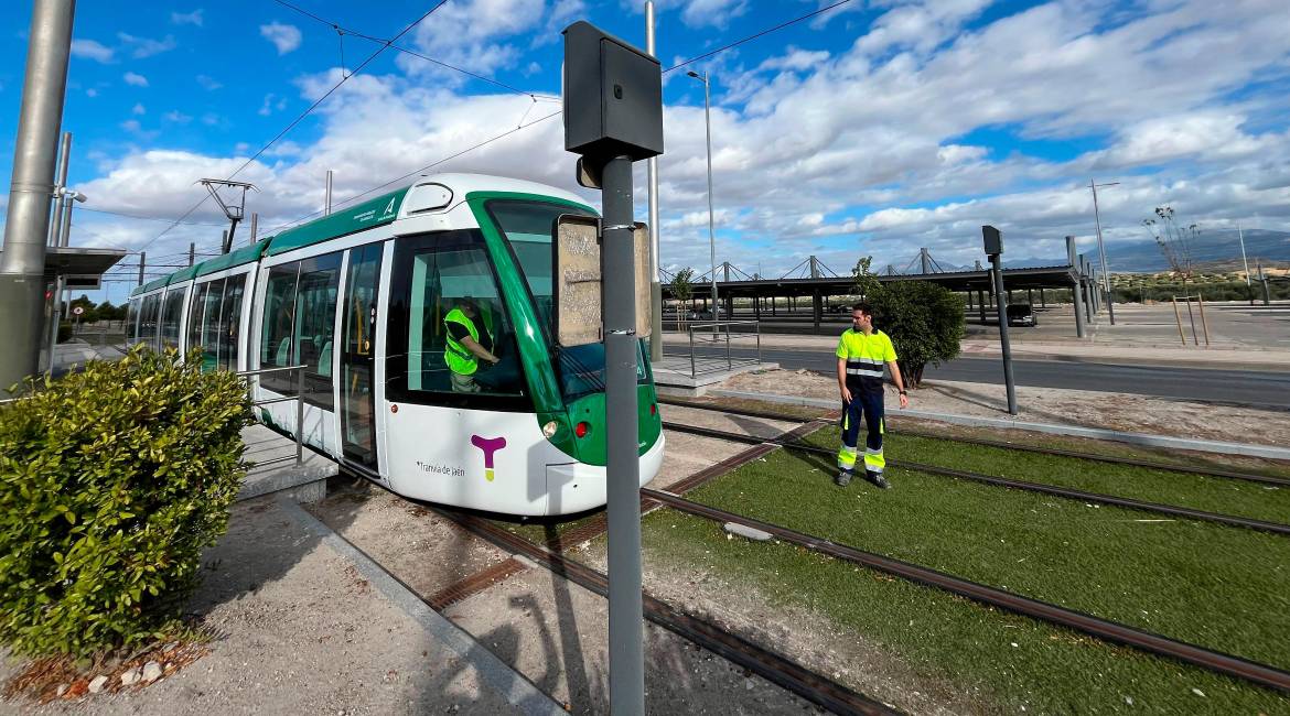 El tranvía de Jaén en una de las pruebas llevadas a cabo en octubre. Archivo. / Diario JAÉN.