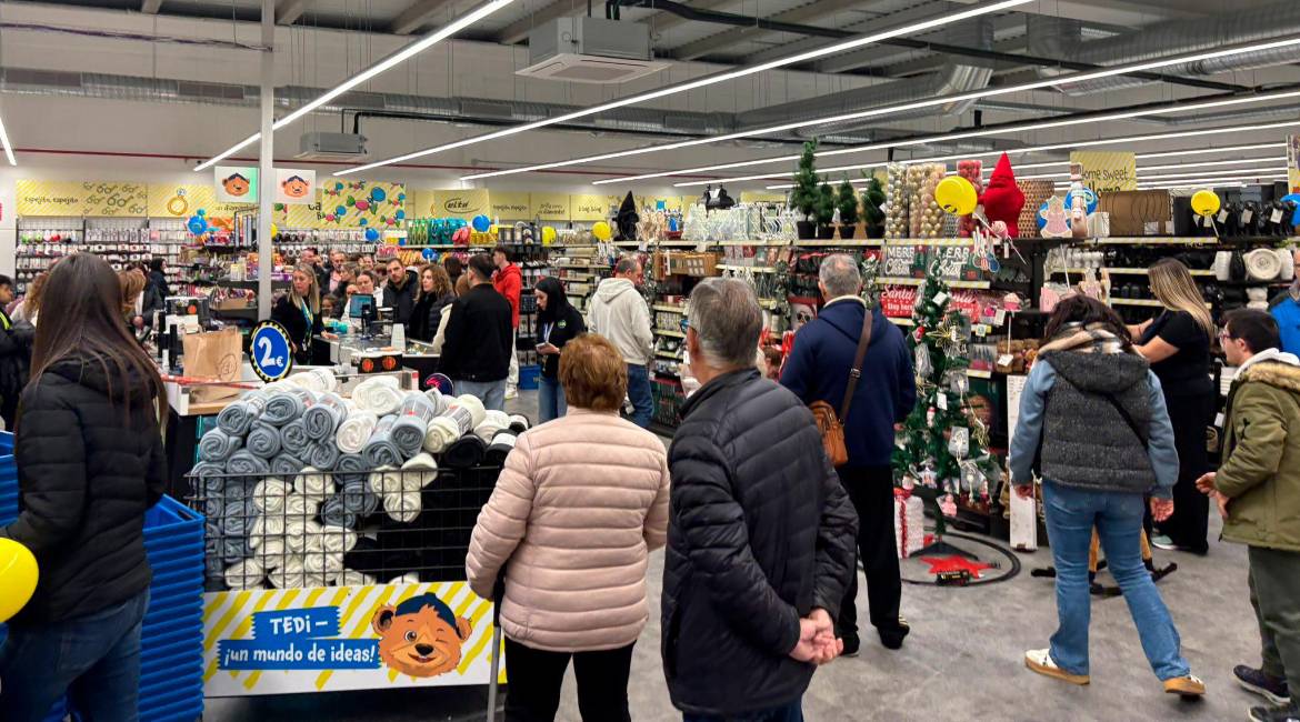 Ambiente en los comercios del parque comercial Victoria Park. / Diario JAÉN.