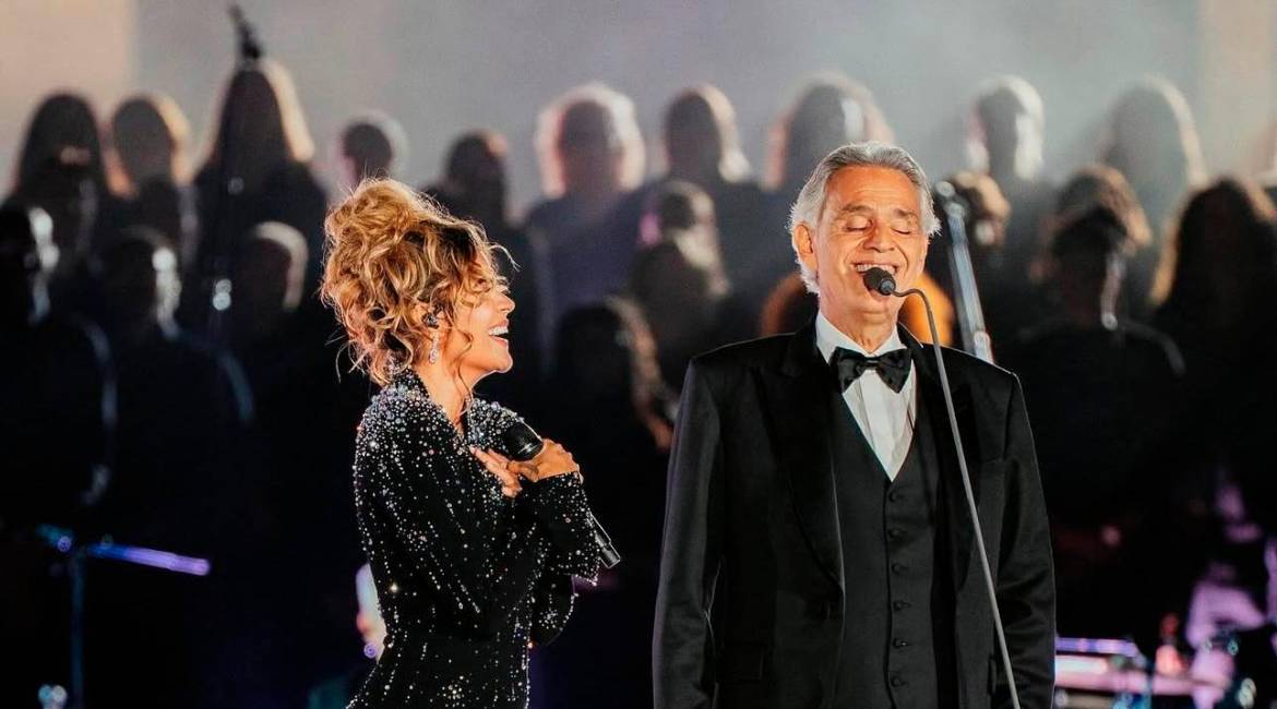 Imágenes de Karol G y Andrea Bocelli durante su actuación compartidas en el Instagram de la reguetonera.