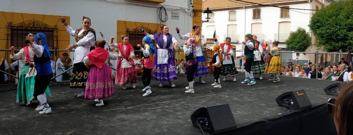 Actuación de bailes regionales en la V Feria de la Trashumancia, Turismo y Costumbres de Santiago-Pontones. / Diario JAÉN.