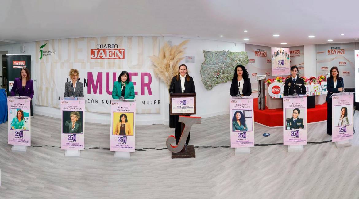 Ana Belén Molina Chamorro, Montserrat de la Calle Paunero, Francisca Medina Teva, Ana María Gómez Martos, Isabel María Moreno Almagro, Layla Dris Hach-Mohamed y Paloma Payer García. / Jason Moyano / Diario JAÉN.