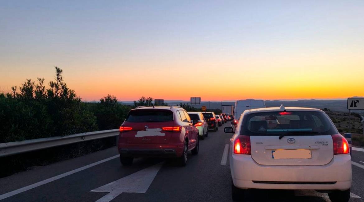 Condensación del tráfico en al A-316, este martes, a las 07:40 horas.