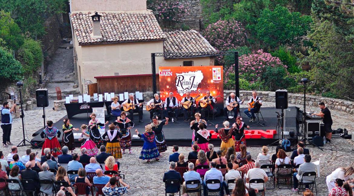 Actuación del Grupo de Jotas y Fandangos de La Iruela, en los Premios Reino de Jaén “Alto Guadalquivir”.