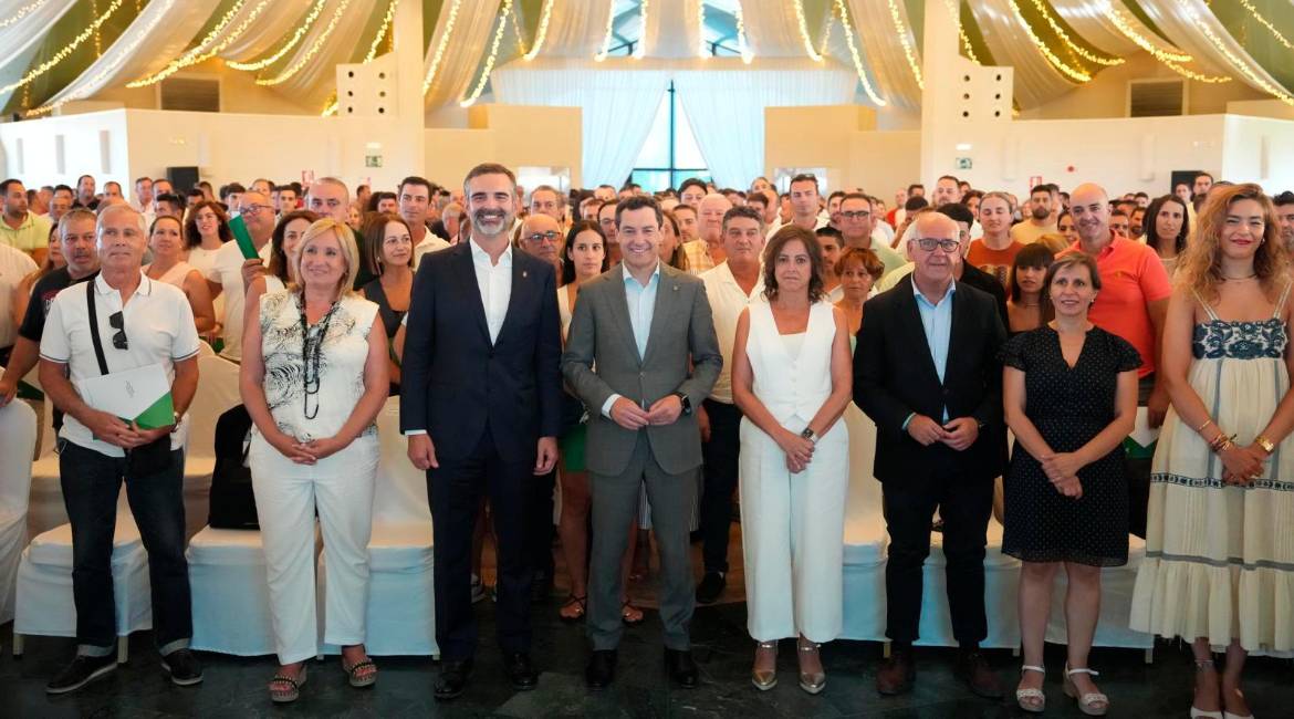 Acto de entrega de resoluciones de ayudas para la renovación de maquinaria a agricultores de Jaén, en el Hotel HO de Jaén.