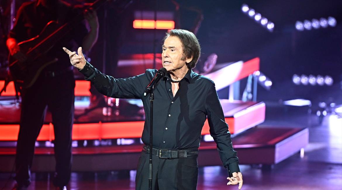 Imagen de archivo del cantante Raphael durante un concierto en el Teatro de la Zarzuela, a 26 de junio de 2025, en Madrid. / Francisco Guerra / Europa Press.