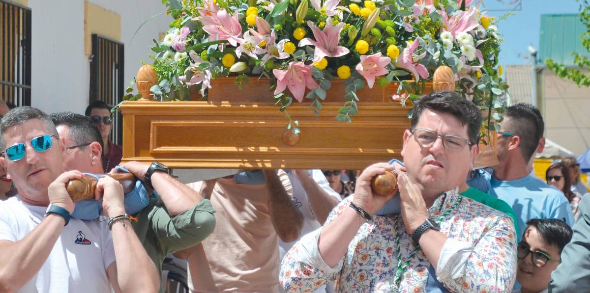 Estación de Cabra del Santo Cristo luce a su patrona, Inmaculada Concepción Estación de Cabra del Santo Cristo luce a su patrona, Inmaculada Concepción