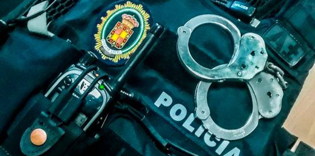 Un policía de Andújar fuera de servicio persigue a un ladrón, esquiva dos navajazos y consigue que lo detengan