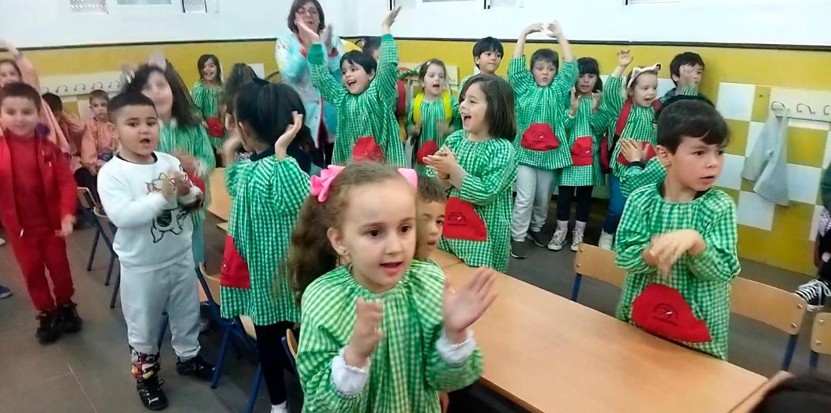 Más de 100 alumnos del colegio Alfonso Sancho cantan ‘Cumpleaños feliz’ Más de 100 alumnos del colegio Alfonso Sancho cantan ‘Cumpleaños feliz’