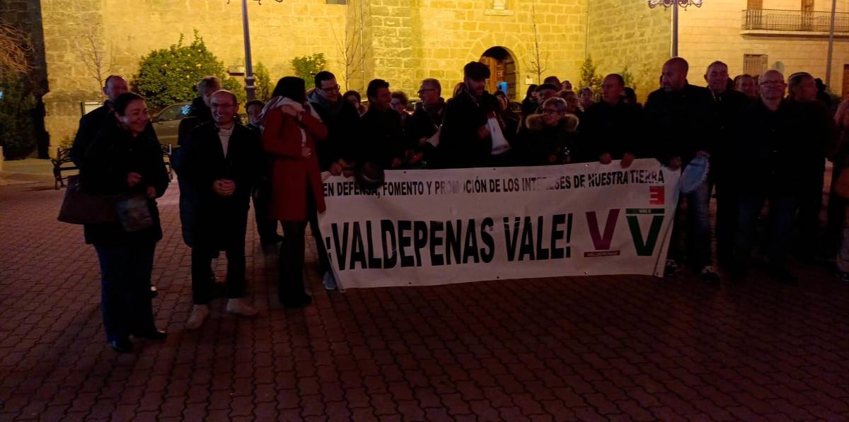 Cacerolada y apagón en Valdepeñas de Jaén porque no quieren cortes de luz Cacerolada y apagón en Valdepeñas de Jaén porque no quieren cortes de luz