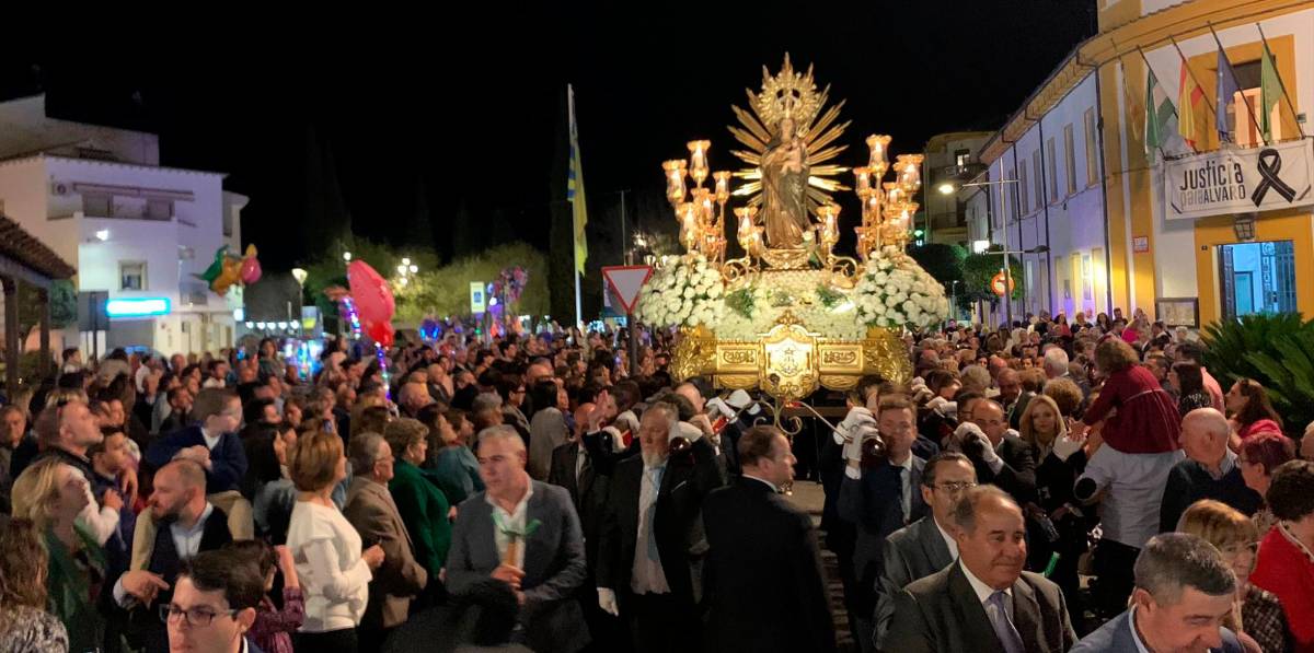 Peal de Becerro sale a la calle para acompañar a su patrona Peal de Becerro sale a la calle para acompañar a su patrona
