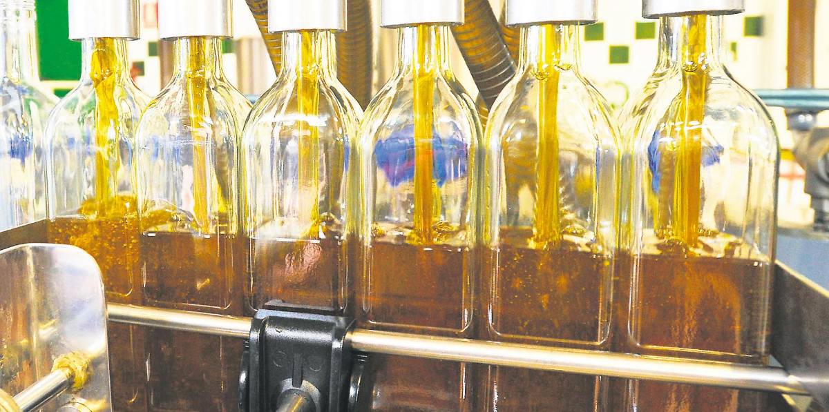El precio del aceite lampante en el mercado supera ya los tres euros El precio del aceite lampante en el mercado supera ya los tres euros