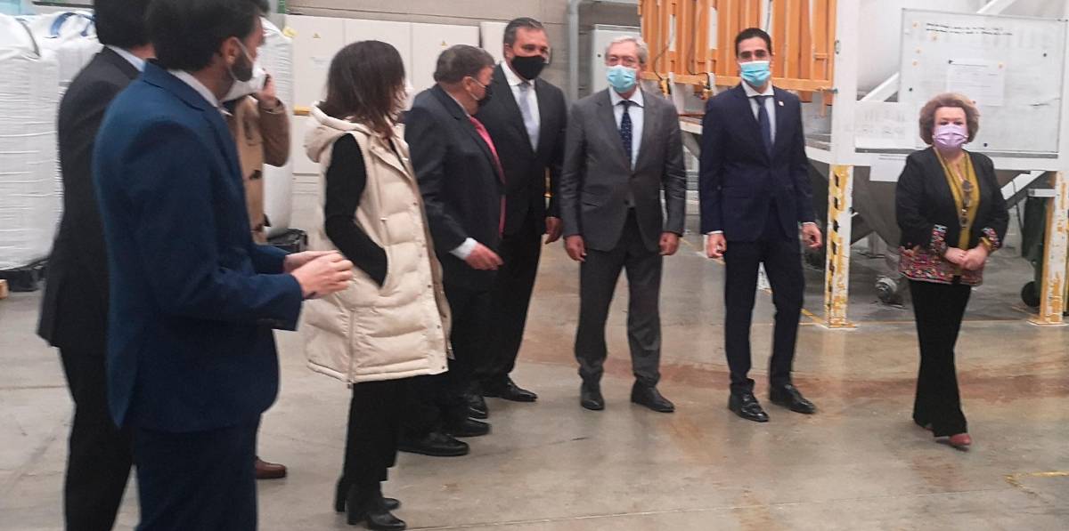 Rogelio Velasco visita la empresa Benzaplastic, de Alcalá Rogelio Velasco visita la empresa Benzaplastic, de Alcalá