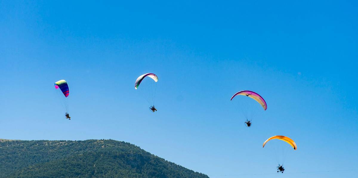 Los mejores pilotos de parapente y paramotor acrobático se darán cita en El Yelmo